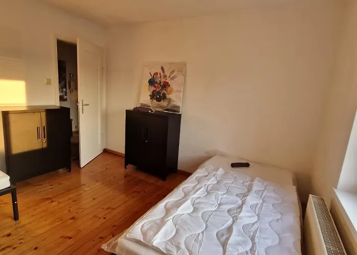 Schoene Wohnung Mit 6 Einzelbetten, Geeignet Fuer Monteure